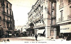 ORAN - RUE DE MOSTAGANEM - TRAMWAY